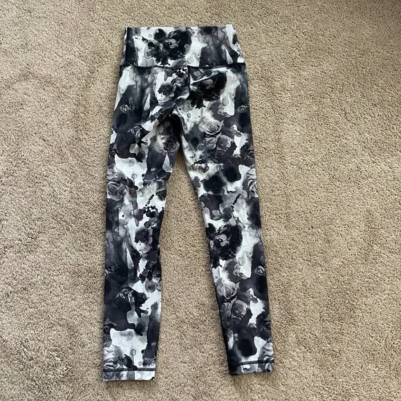 Lululemon Womens Black/White Watercolor Marble Legging Workout Size 4 Athleisure - Picture 1 of 5